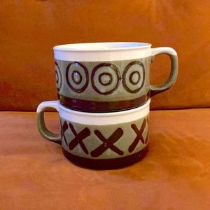 Super cute! Vintage 70’s X’s & O’s stackable ceramic mug set. Set of 2.